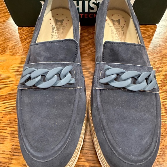 Mephisto Suede Loafers with ultra-lite weight lug sole. - Picture 2 of 4